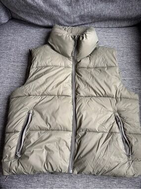 Old navy puffer vest green womens medium